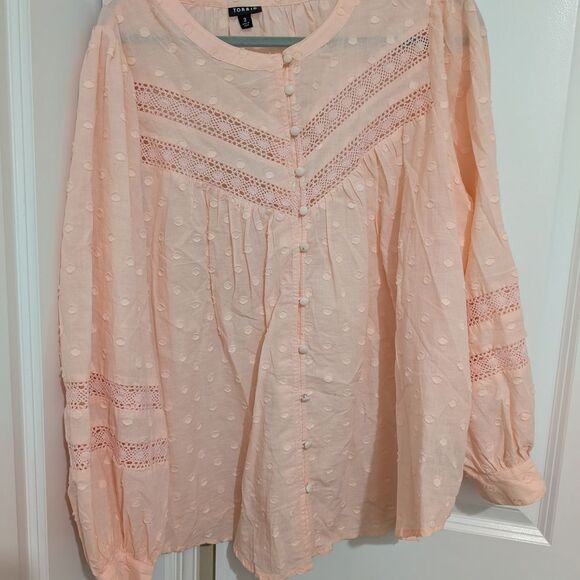 Torrid Blush Peach Clip Dot Button Front Blouse Size 22 / 24 (3X) Lace Trim Boho - Picture 3 of 6